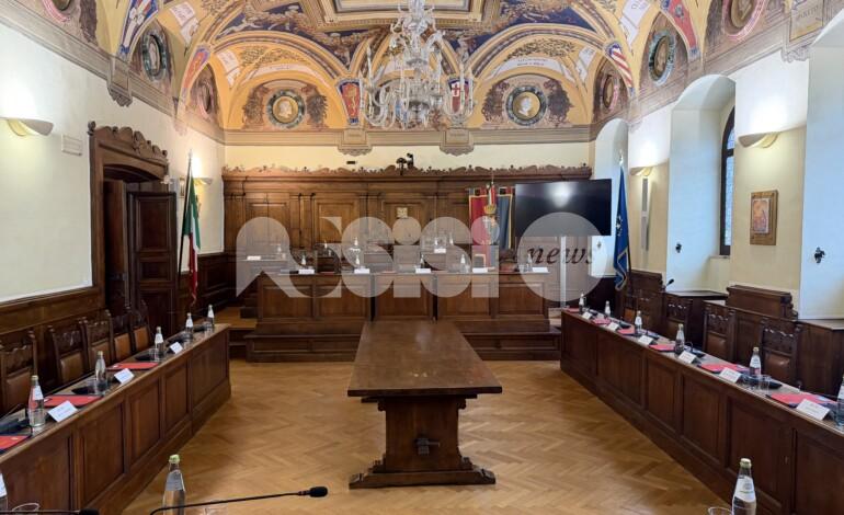 Assisi, l’estate delle crepe nella maggioranza: altri abbandoni all’orizzonte?