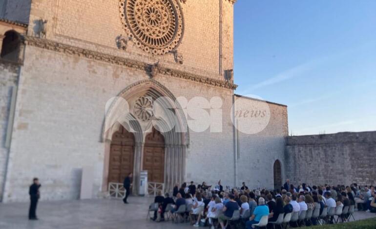 Grande successo per il concerto all’alba sul prato della Basilica di San Francesco (foto)