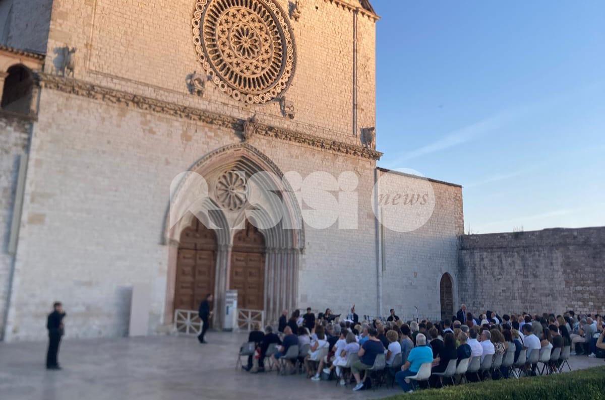 Grande successo per il concerto all'alba sul prato della Basilica di San Francesco (foto)