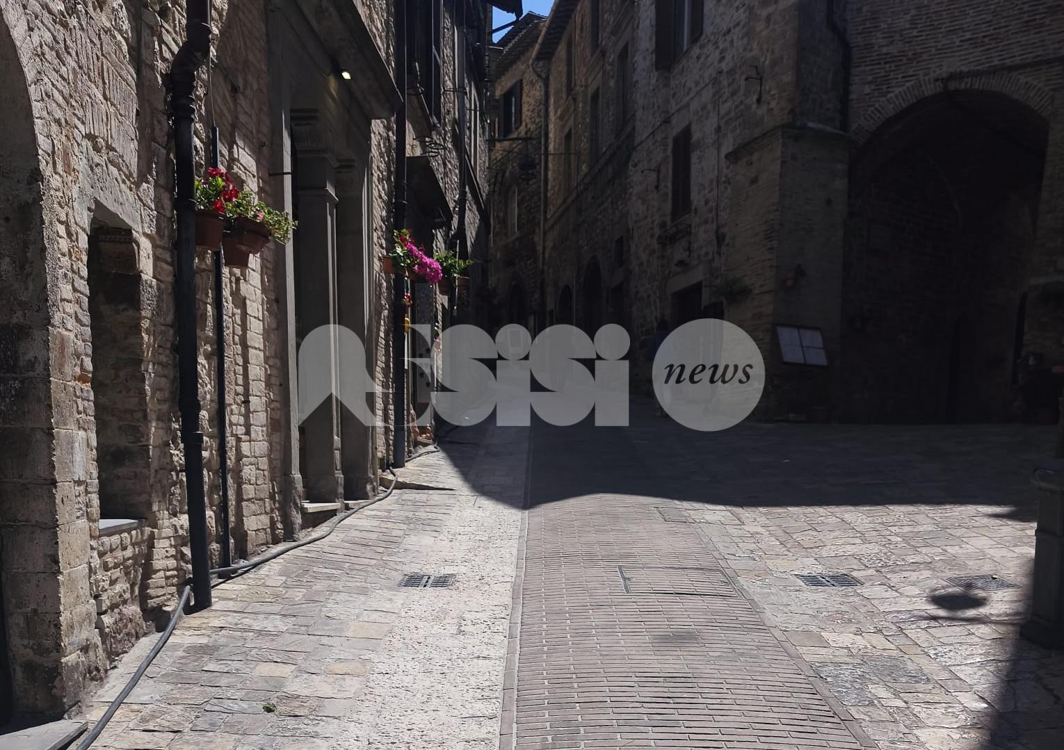 Via San Rufino, Assisi al Centro: "Intervento incompleto e scarsa comunicazione ai cittadini"