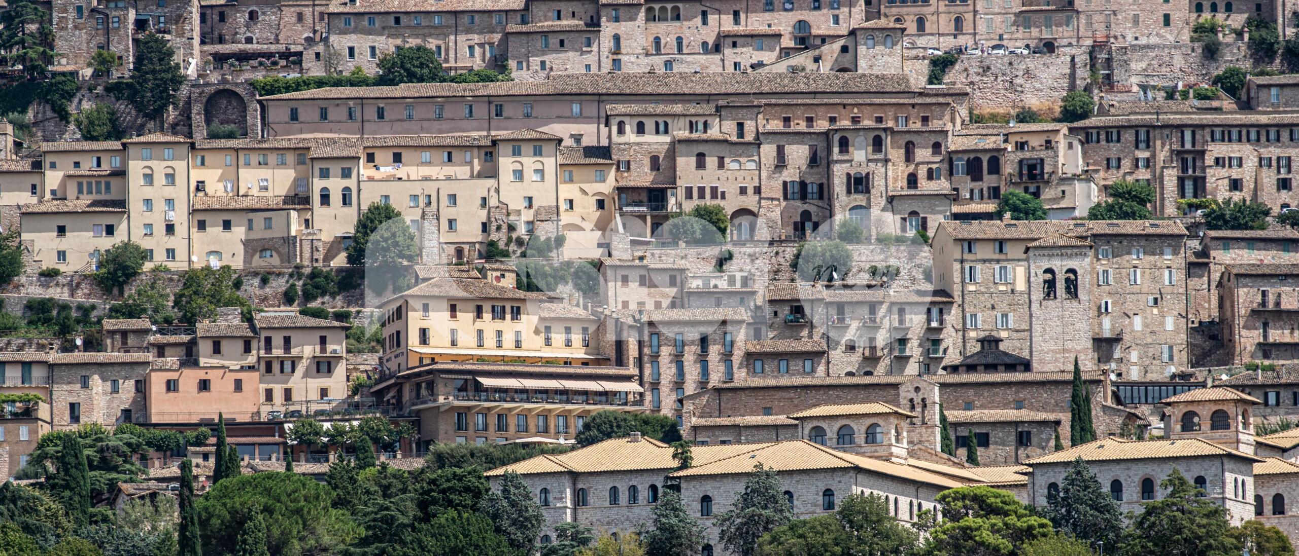 Brutto clima, davvero: la politica ad Assisi ritrovi il senso della misura