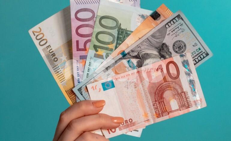 ​In piazza a Santa Maria degli Angeli per la legge “Tax the Rich”