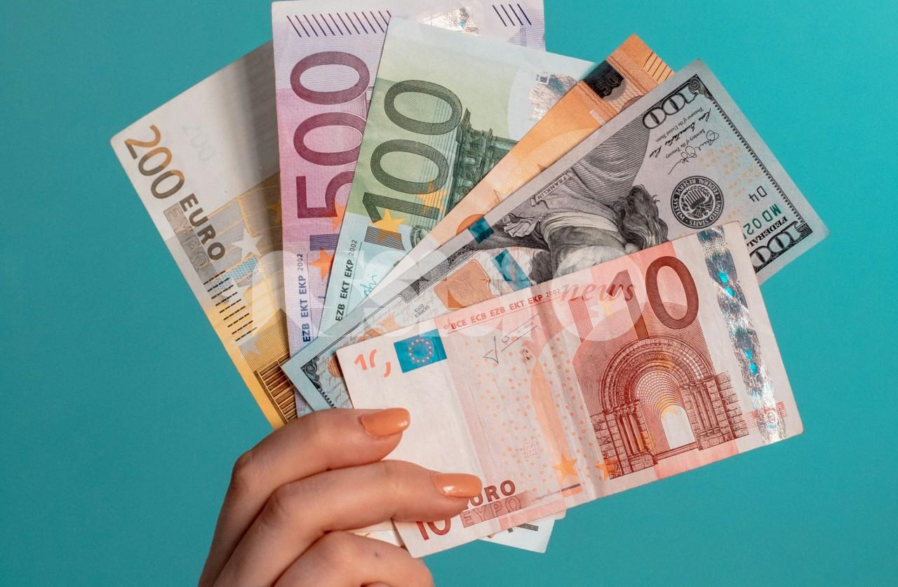 ​In piazza a Santa Maria degli Angeli per la legge "Tax the Rich"