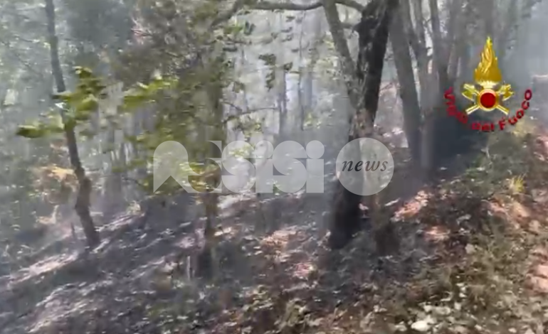 Incendio a Nocera, chiuse le linee elettriche: problemi ad Assisi e Perugia per l’acqua