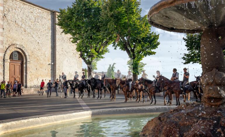 Presentata la Cavalcata di Satriano 2026: edizione speciale nell’anno dell’ottocentenario
