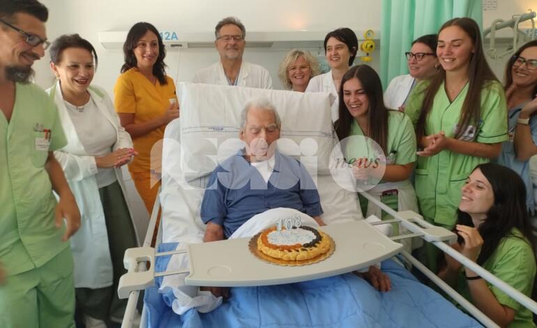 Compleanno speciale all’ospedale di Branca: l’assisano Ernesto Costantini festeggia 108 anni