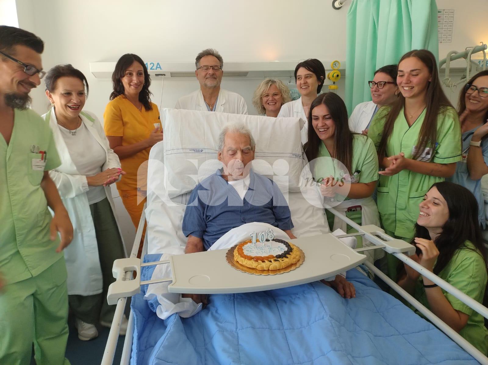 Compleanno speciale all'ospedale di Branca: l'assisano Ernesto Costantini festeggia 108 anni