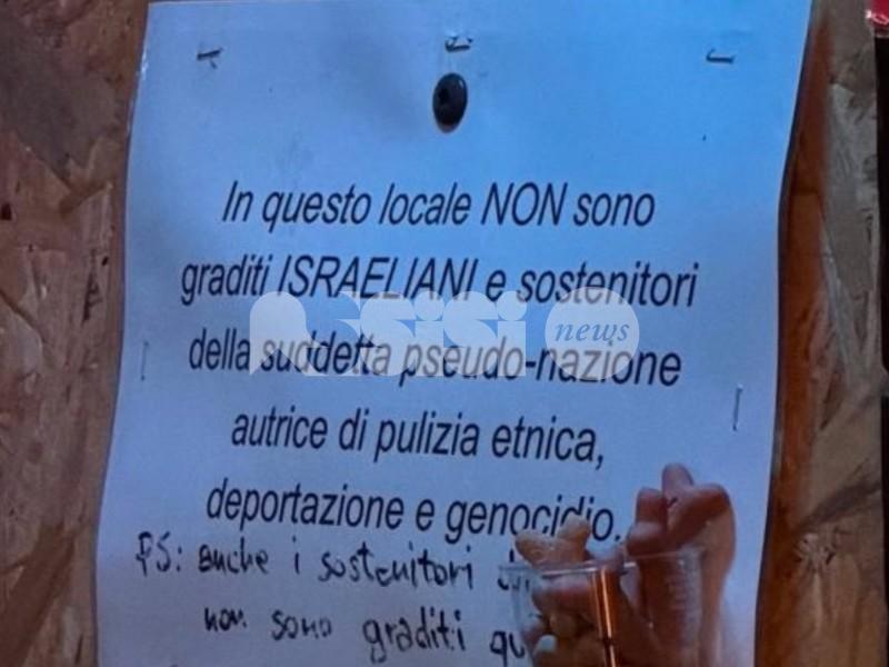 A Bastia Umbra un cartello contro gli israeliani: esplode la polemica e parte l'esposto