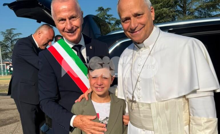 Tommaso vuole vedere il Papa: a scortarlo c’è…il sindaco!