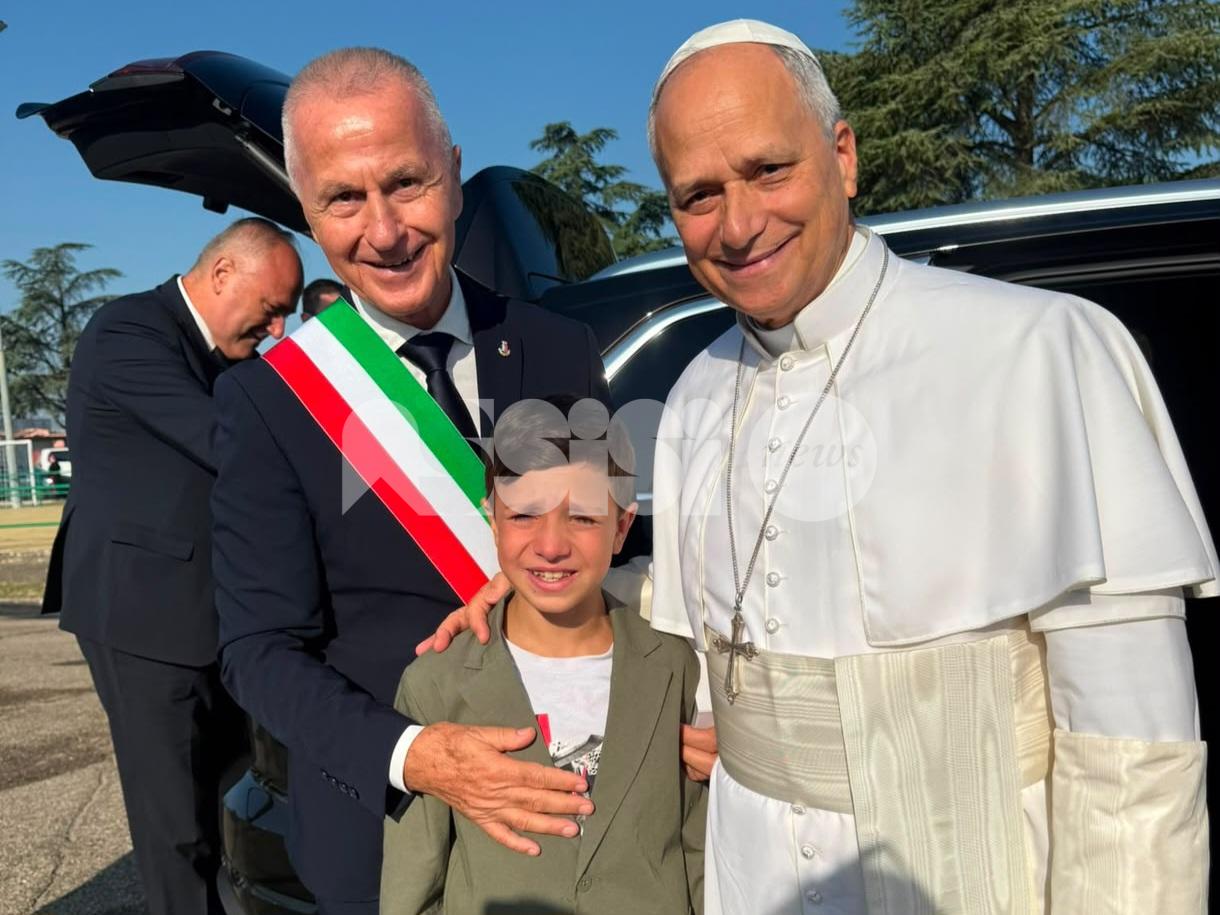 Tommaso vuole vedere il Papa: a scortarlo c'è...il sindaco!