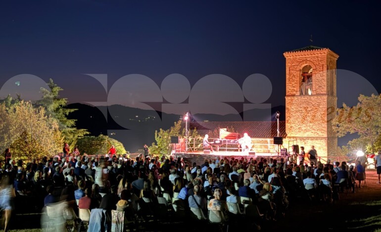 Stefano Fresi e Giovanni Guidi incantano il pubblico dell’arena Belvedere di Costa di Trex (foto)