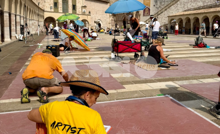 Madonnari a lavoro sulla Piazza inferiore per l’omaggio a San Francesco