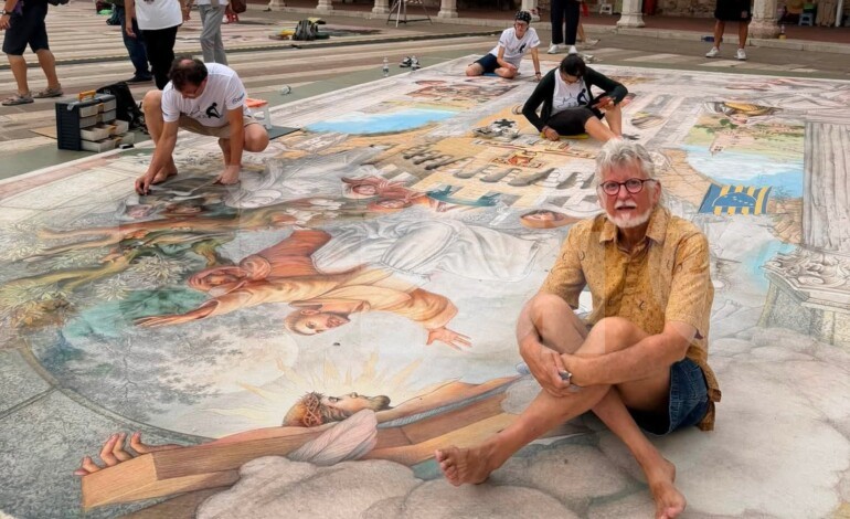 Prendono forma le opere 50 Madonnari (tra cui due assisani) ‘diretti’ da Kurt Wenner per l’omaggio a San Francesco (foto)