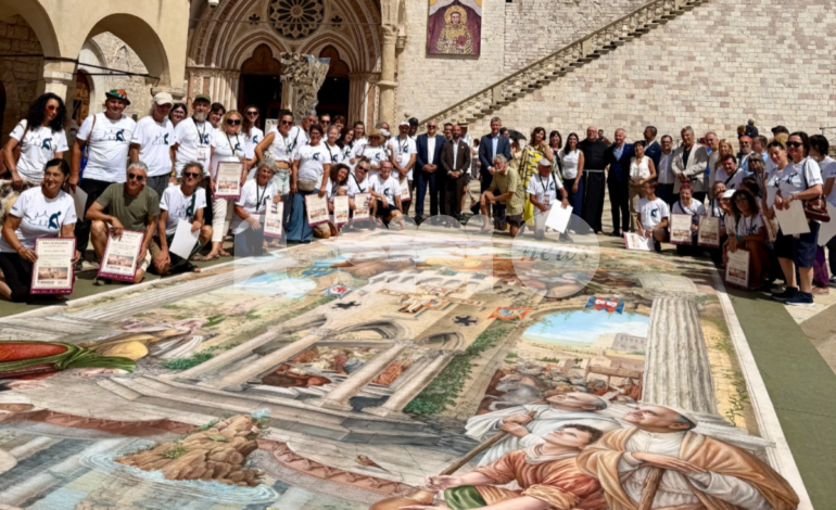 Madonnari ad Assisi, concluso l’omaggio a San Francesco: mostra delle opere a Natale (foto e video)