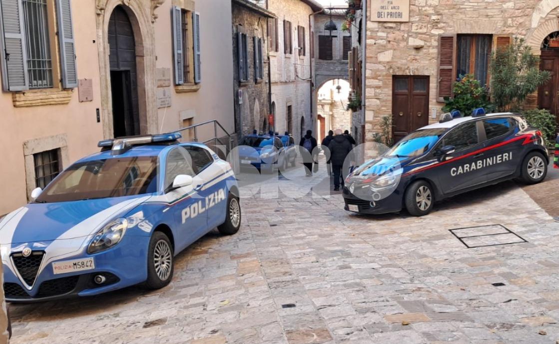 Polvere, sporcizia, rifiuti vari, cavi elettrici scoperti e altre irregolarità: chiuso locale a Bastiola