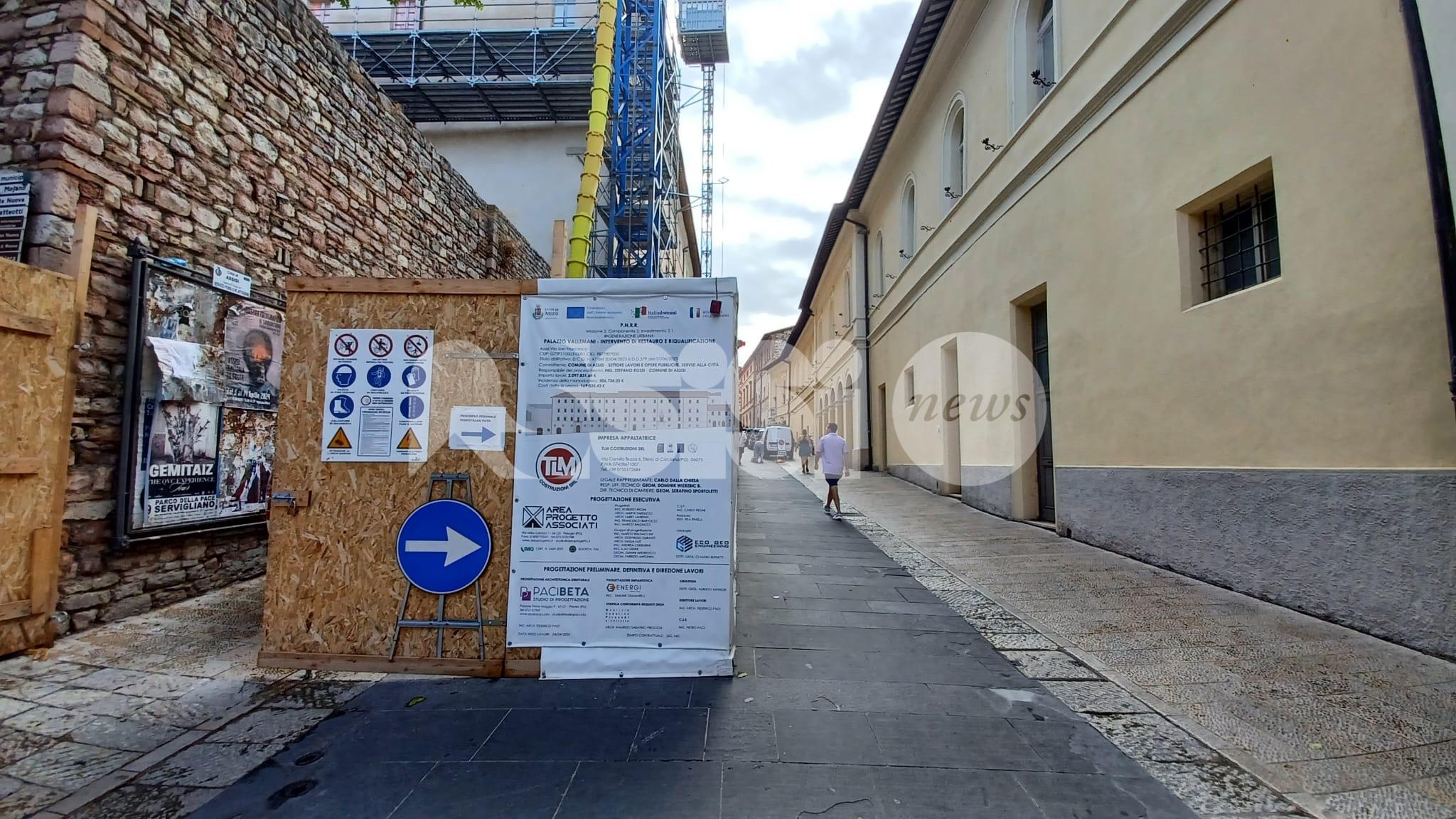 In via San Francesco traffico e sosta vietati il 14 settembre per lo smontaggio di una gru