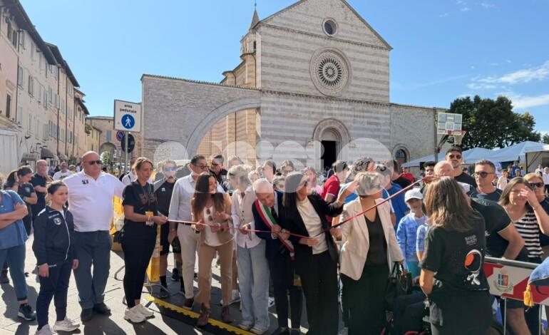“Assisi in Sport – Futuro in Gioco” apre Assisi4Life: grande successo in piazza Santa Chiara (foto)