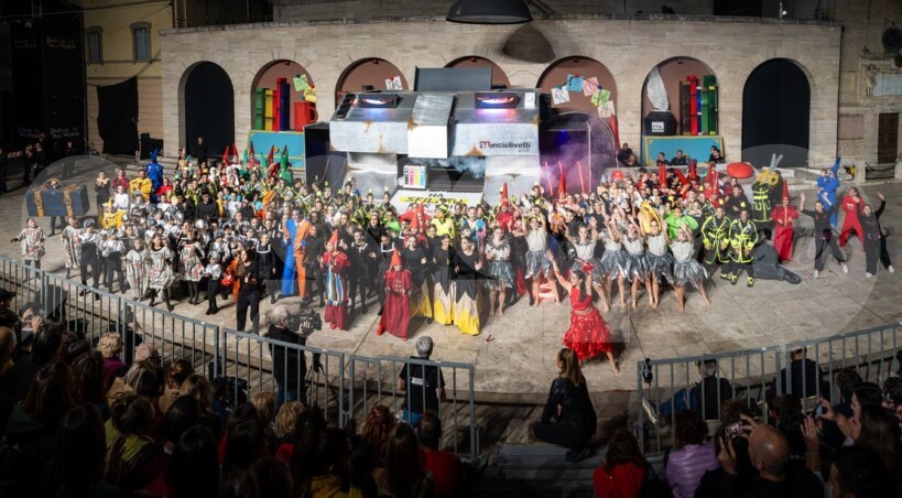 Sfilata del Rione Moncioveta al Palio de San Michele 2026: in scena Errore di stampa (foto)