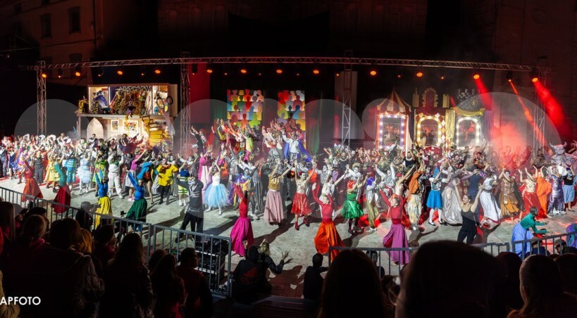 Sfilata del Rione San Rocco al Palio de San Michele 2026: in scena Commedia in tre atti (foto)