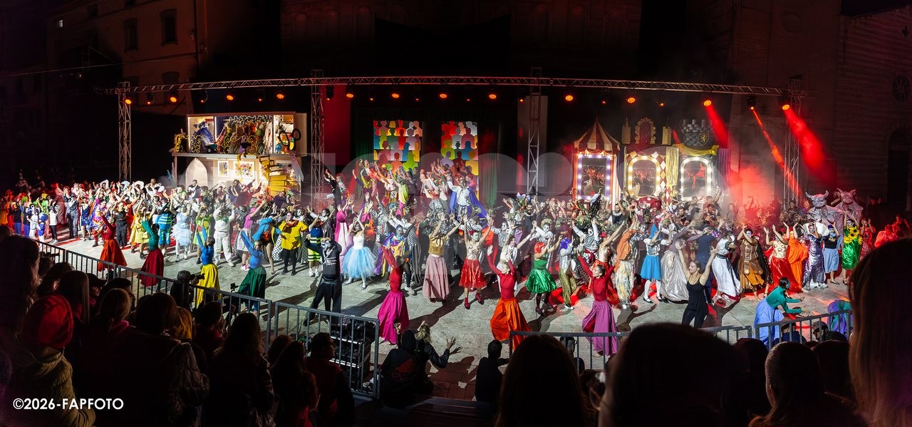 Sfilata del Rione San Rocco al Palio de San Michele 2026: in scena Commedia in tre atti (foto)