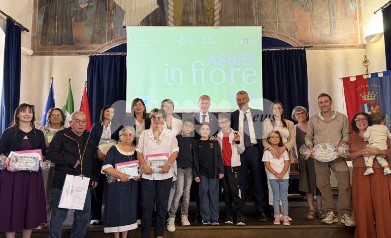 Balconi fioriti e infiorate 2026, i vincitori premiati in Comune (foto)