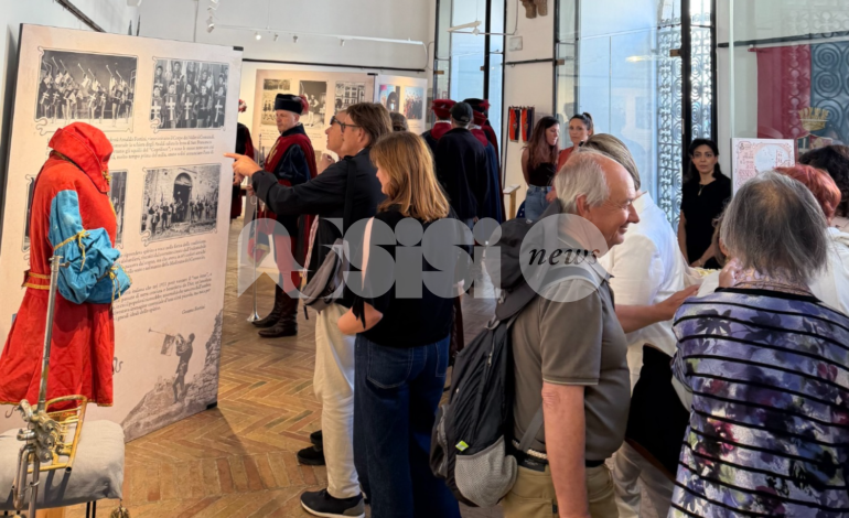 Inaugurata la mostra sui  costumi e la storia dei Valletti comunali (foto)