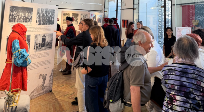 Inaugurata la mostra sui  costumi e la storia dei Valletti comunali (foto)
