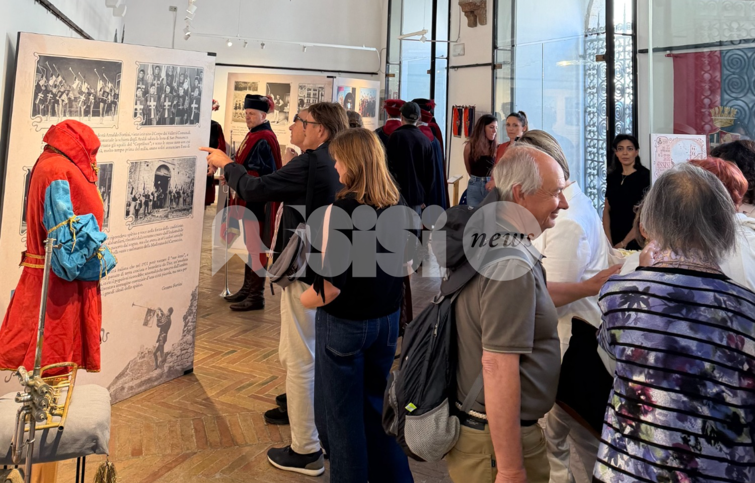 Inaugurata la mostra sui costumi e la storia dei Valletti comunali (foto)