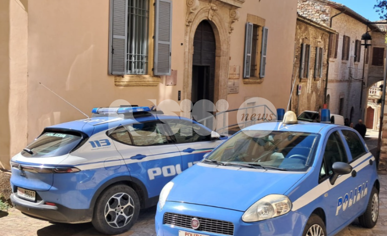 Raccolgono fondi per aiutare persone non udenti o disabili, ma è una truffa: denunciate due donne