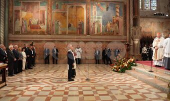 È la grande festa di San Francesco, l'omelia di Zuppi davanti a Mattarella: "Accendiamo la lampada del nostro cuore" (foto e video)