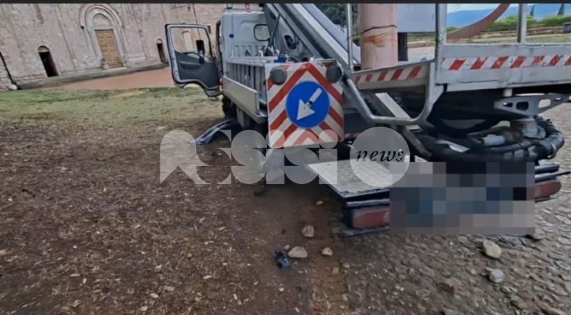 Camion si sfrena e colpisce un altro camion, una macchina e una colonnina: paura e disagi a San Pietro stamattina
