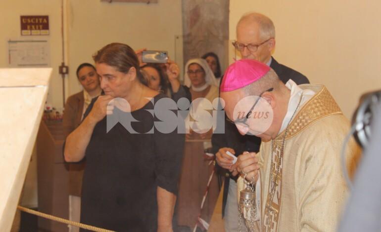 Il vescovo: “Vangelo, Eucarestia e poveri: facciamo nostra la guida di San Carlo Acutis” (foto e video)