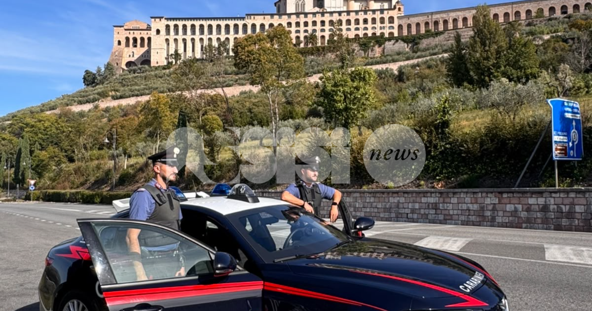 Pattuglia dei Carabinieri ad Assisi nella fotografia pubblicata dalla testata