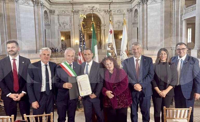 Inaugurata a San Francisco una mostra dedicata al Santo di Assisi; presente anche una delegazione comunale (foto)