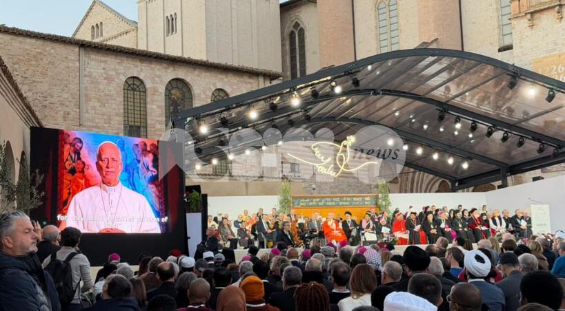 Spirito di Assisi, attuale ancora 40 anni dopo: "Solo la pace è santa" (foto e video)