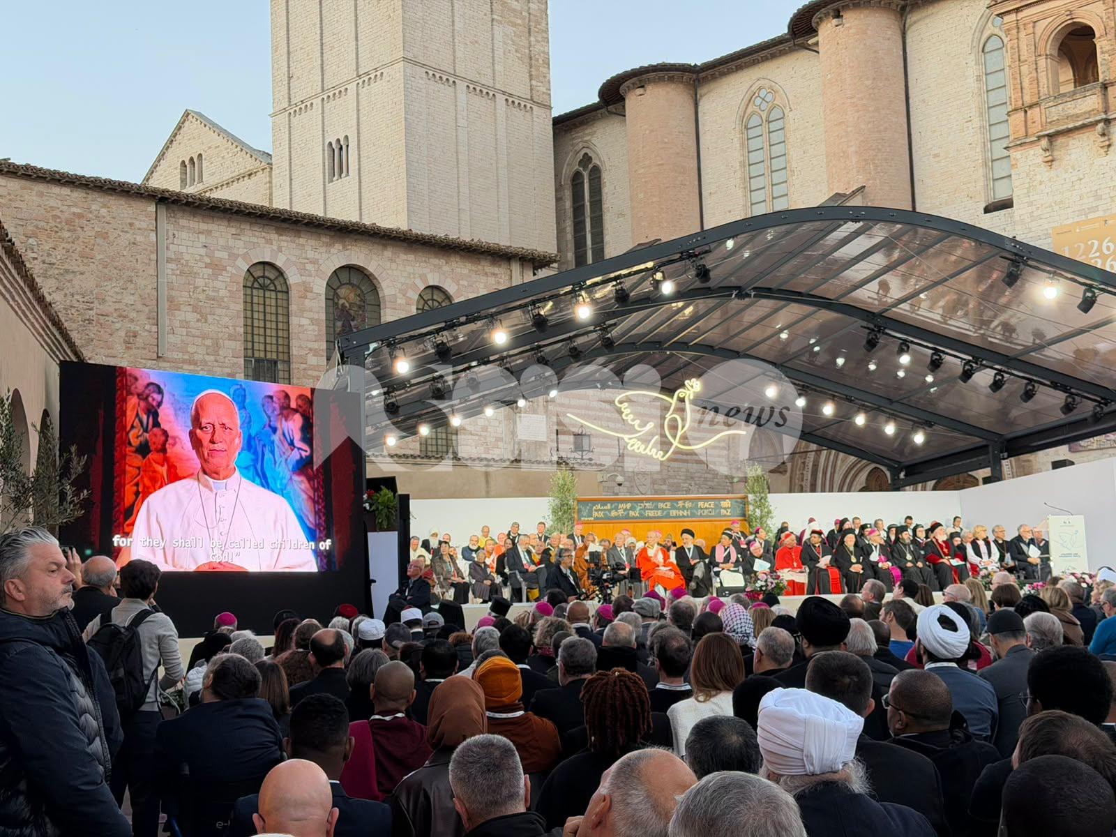 Spirito di Assisi, attuale ancora 40 anni dopo: "Solo la pace è santa" (foto e video)